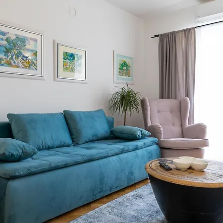 Dolly Completely Renovated 2023 Апартаменти *